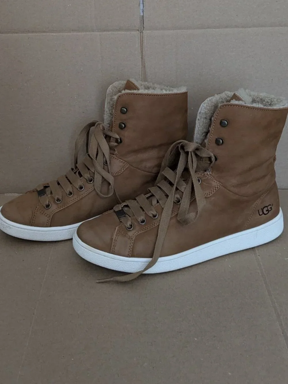 UGG STARLYN FAWN SHEEPSKIN SNEAKER HIGH TOP ANKLE BOOTS SIZE 10